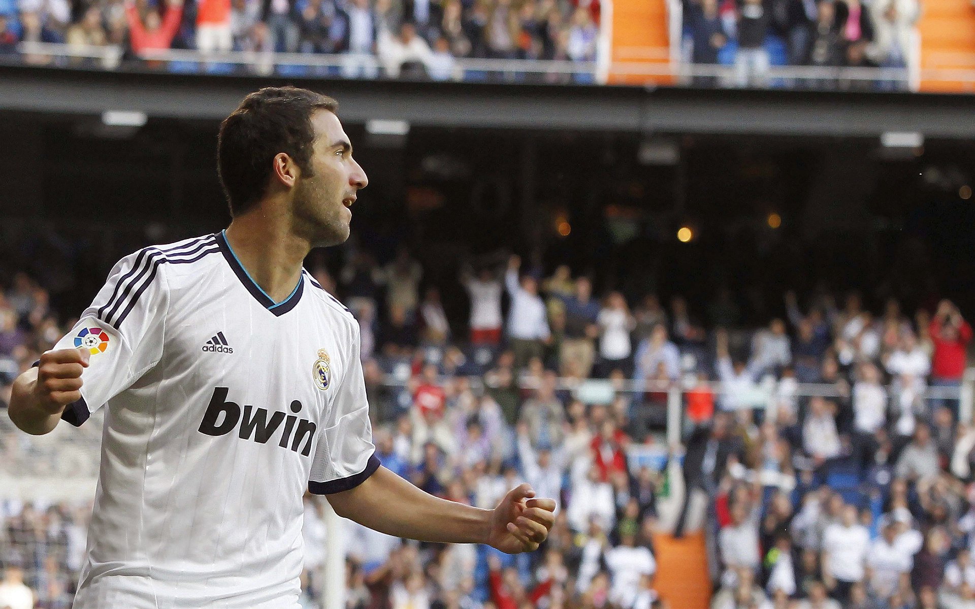 世界杯绝美进球：瞬间点燃全球球迷热情，世界杯场场进球